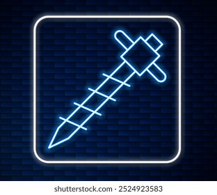 Icono brillante del martillo neumático de la construcción de la línea de neón aislado en el fondo de la pared del ladrillo.  Vector