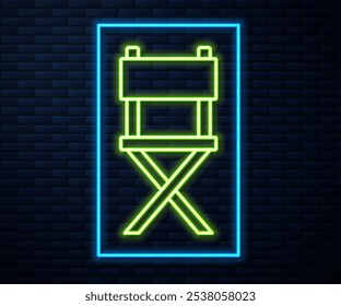 Linha de neon brilhante Diretor ícone da cadeira de filme isolado no fundo da parede de tijolo. Indústria cinematográfica.  Vetor