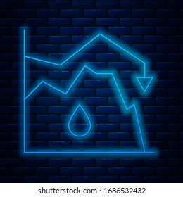 Línea de neón brillante Icono de caída en el precio del petróleo crudo aislado en el fondo de la pared de ladrillo. Concepto de crisis de la industria petrolera. Ilustración vectorial