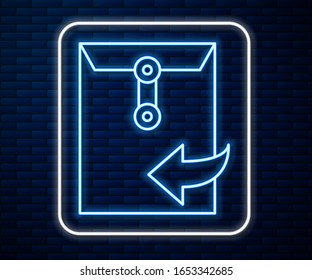 Glühendes Neonline-Umschlagsymbol einzeln auf Ziegelmauerhintergrund. Konzept der empfangenen Nachricht. Neu, E-Mail eingehende Nachricht, sms. Postzustellung Vektorillustration-Illustration