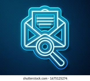 Glühende Neonline-Briefumschlag mit Lupe-Glas-Symbol einzeln auf blauem Hintergrund. Vektorillustration-Illustration