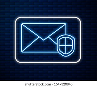 Sobre de neón brillante con icono de escudo aislado en el fondo de pared de ladrillo. Concepto de seguro. Concepto de seguridad, protección, protección.  Ilustración vectorial