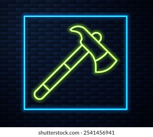 Icono brillante del hacha del bombero de la línea de neón aislado en fondo de la pared del ladrillo. Hacha de fuego.  Vector