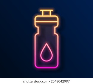 Icono brillante de la coctelera de la aptitud de la línea de neón aislado en fondo negro. Botella de coctelera deportiva con tapa para cócteles de agua y proteínas.  Vector