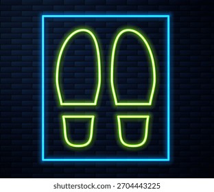 Linha de neon brilhante ícone Passo a passo isolado no fundo da parede de tijolo. Detetive está investigando. Para seguir os passos.  Vetor