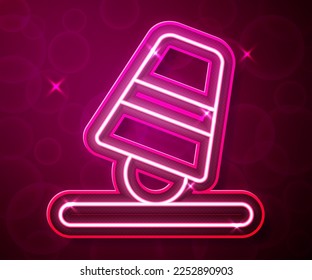 Juego de línea de neón brillante que reduce el icono aislado en el fondo rojo. Pelota y vidrio. Concepto de oportunidad y fortuna.  Vector