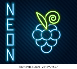 Icono de fruta de uva de línea de neón brillante aislado sobre fondo negro. Concepto de contorno colorido. Vector
