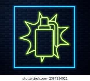 Icono de la granada de mano de la línea de neón brillante aislado en el fondo de la pared de ladrillo. Explosión de bomba.  Vector