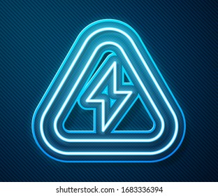 Glühende Neonlinie Hochspannungssymbol einzeln auf blauem Hintergrund. Gefahrensymbol. Pfeil im Dreieck. Warnsymbol. Vektorillustration-Illustration