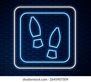 Linha de neon brilhante ícone de sapatos pegada humana isolado no fundo da parede de tijolo. Sola de sapatos.  Vetor