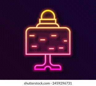 Icono de bola mágica en la mesa aislado sobre fondo negro. Bola de cristal.  Vector