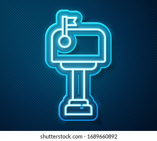 Icono del cuadro Correo de neón brillante aislado en fondo azul. Icono de buzón. Postal de correo en el poste con la bandera. Ilustración vectorial