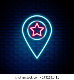 Puntero de mapa de línea de neón brillante con icono de estrella aislado en el fondo de pared de ladrillo. Icono de mapa de pines favorito de la estrella. Marcadores de mapa. Concepto de esquema colorido. Vector