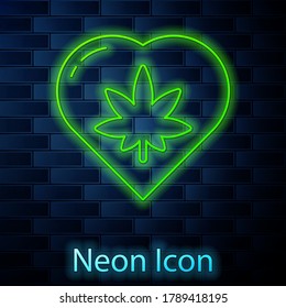 Línea de neón brillante Hoja de marihuana en forma de corazón icono aislado en el fondo de la pared de ladrillo. Símbolo de cáñamo.  Ilustración vectorial