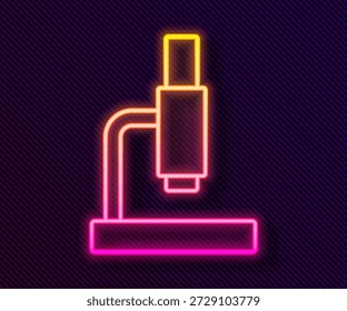 Linha de néon brilhante Ícone de microscópio isolado no fundo preto. Química, instrumento farmacêutico, ferramenta de ampliação microbiológica.  Vetor