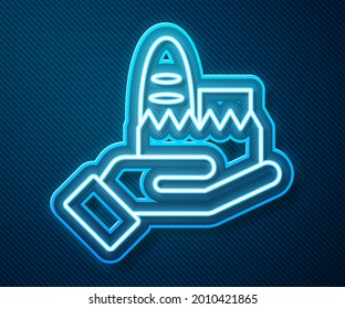 Línea de neón brillante. Icono de pedidos online y entrega de comida rápida aislado en fondo azul.  Ilustración vectorial