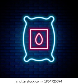 Línea de neón brillante Envase lleno de semillas de un ícono de planta específico aislado en el fondo de la pared de ladrillo. Concepto de esquema colorido. Vector