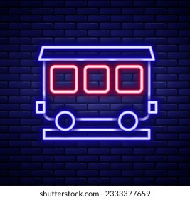 Línea de neón brillante Icono de vagones de tren de pasajeros aislados en el fondo de la pared de ladrillos. Transporte ferroviario. Concepto de esquema colorido. Vector