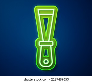 Línea de neón brillante Icono de cuchillo de putty aislado en fondo azul. Herramienta de reparación de espátula. Embalaje o pintura de instrumentos.  Vector