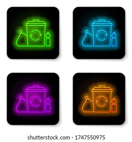 Línea de neón brillante Reciclar la papelera con el icono del símbolo de reciclaje aislado en el fondo blanco. Icono de la barra diagonal. Signo de basurero. Cesta de reciclaje. Botón cuadrado negro. Ilustración vectorial