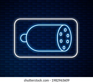 Línea de neón brillante Icono salami aislado en el fondo de la pared de ladrillo. Producto de carne delicatessen.  Vector