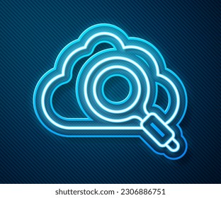 Icono de computación en nube de búsqueda brillante en línea de neón aislado en fondo azul. Vidrio y nubes de aumento.  Vector