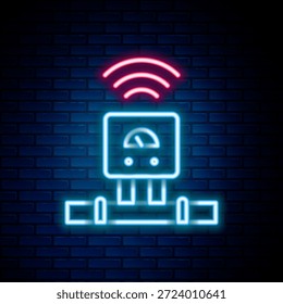Linha de néon brilhante ícone de sistema de sensor inteligente isolado no fundo da parede de tijolo. Conceito de Internet das coisas com conexão sem fio. Conceito de contorno colorido. Vetor