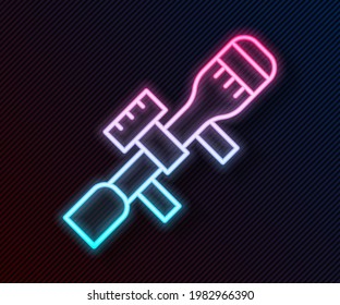 Línea de neón brillante Icono de visión óptica del francotirador aislado en el fondo negro. Cruces de alcance de francotirador.  Vector