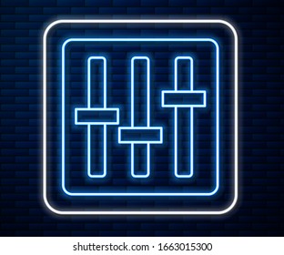 Icono del controlador del mezclador de sonido de línea de neón brillante aislado en el fondo de pared de ladrillo. Botones deslizantes del equipo Dj. Combinando consola. Ilustración vectorial