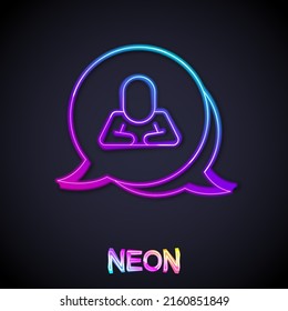 Icono de charla de la burbuja de la línea de neón brillante aislado en el fondo negro. Icono de mensaje. Símbolo de chat de comunicación o comentario.  Vector
