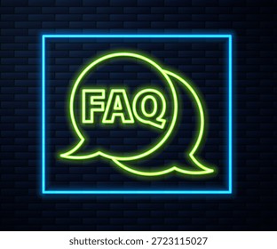 Brillante línea de neón Burbuja de discurso con texto Icono de información de preguntas frecuentes aislado en el fondo de la pared de ladrillo. Círculo Botón con texto FAQ. Ilustración vectorial