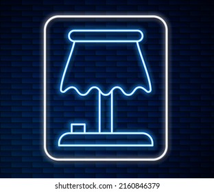 Línea de neón brillante Icono de lámpara de mesa aislado en el fondo de pared de ladrillo.  Vector