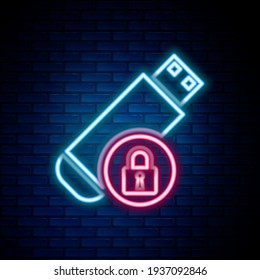 Glühendes Neonline-USB-Flash-Laufwerk mit geschlossenem Padlock-Symbol einzeln auf Backsteinwand-Hintergrund. Sicherheitskonzept, Sicherheitskonzept, Schutzkonzept. Farbiges Rahmenkonzept. Vektorgrafik