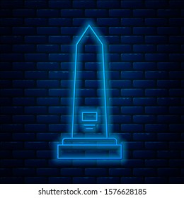 Glowing neon line Washington monument icon isolated on brick wall background. Concept of commemoration, DC landmark, patriotism.  Vector Illustration