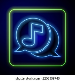 Neón brillante Nota musical en el icono de la burbuja del habla aislado en el fondo azul. El concepto de música y sonido.  Vector