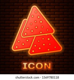 Glowing neon Nachos icon isolated on brick wall background. Tortilla chips or nachos tortillas. Traditional mexican fast food.  Vector Illustration