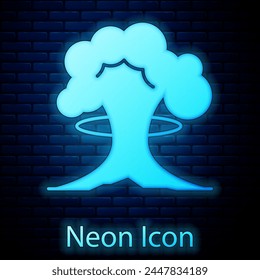 Icono de explosión nuclear de neón brillante aislado en el fondo de la pared de ladrillo. Bomba atómica. Símbolo de guerra nuclear, fin del mundo.  Vector