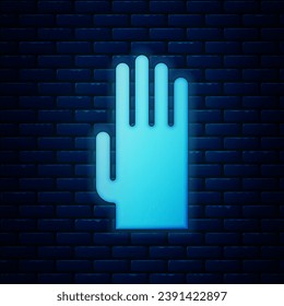 Icono de guantes de goma de neón brillante aislado en un fondo de pared de ladrillo. Signo de protección de la mano de látex. Símbolo del equipo de limpieza de limpieza de la casa.  Ilustración vectorial