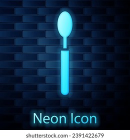 Icono de la Cuchara de neón brillante aislado en el fondo de la pared de ladrillo. Utensil de cocina. Cartel de cuchillería.  Ilustración vectorial