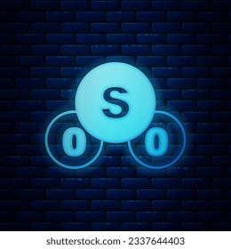 Leuchtendes Neon Schwefeldioxid SO2 Gasmolekül Symbol einzeln auf Backsteinwandhintergrund. Strukturchemische Formel und Molekül-Modell.  Vektorgrafik