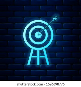 Glowing neon Target with arrow icon isolated on brick wall background. Dart board sign. Archery board icon. Dartboard sign. Business goal concept.  Vector Illustration