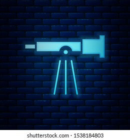 Glowing neon Telescope icon isolated on brick wall background. Scientific tool. Education and astronomy element, spyglass and study stars.  Vector Illustration