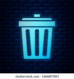 Glowing neon Trash can icon isolated on brick wall background. Garbage bin sign. Recycle basket icon. Office trash icon.  Vector Illustration