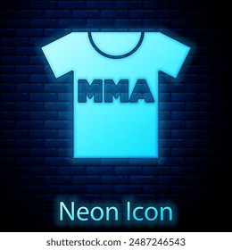 Camiseta de neón brillante con el icono del club de lucha MMA aislado en el fondo de la pared de ladrillo. Artes marciales mixtas.  Vector