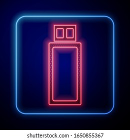 Icono de neón USB flash aislado en fondo azul.  Ilustración vectorial