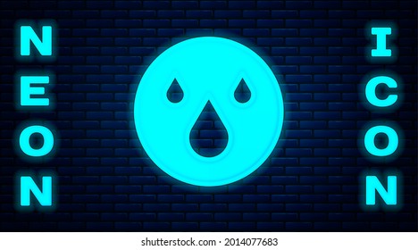 Icono de caída de agua de neón brillante aislado en el fondo de la pared de ladrillo.  Vector