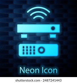 Receptor y reproductor multimedia inalámbrico y caja de TV con el icono del control remoto aislado en el fondo de la pared de ladrillo.  Vector