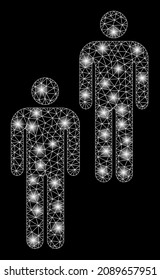 Icono de malla de red brillante con manchas brillantes en un fondo negro. La constelación de vectores iluminados se basa en la imagen de las personas, con malla poligonal y puntos de luz dispersos.