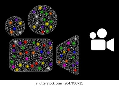 Icono de la constelación de cine en red brillante con focos luminosos. La constelación vectorial iluminada se crea a partir del icono del cine. Cine en malla de marco espumoso sobre fondo negro.