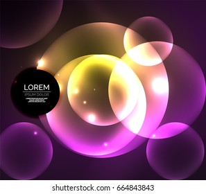 Composición de círculos brillantes y superpuestos sobre fondo oscuro, colores púrpura y amarillo efectos de luz de estilo mágico plantilla de diseño abstracto